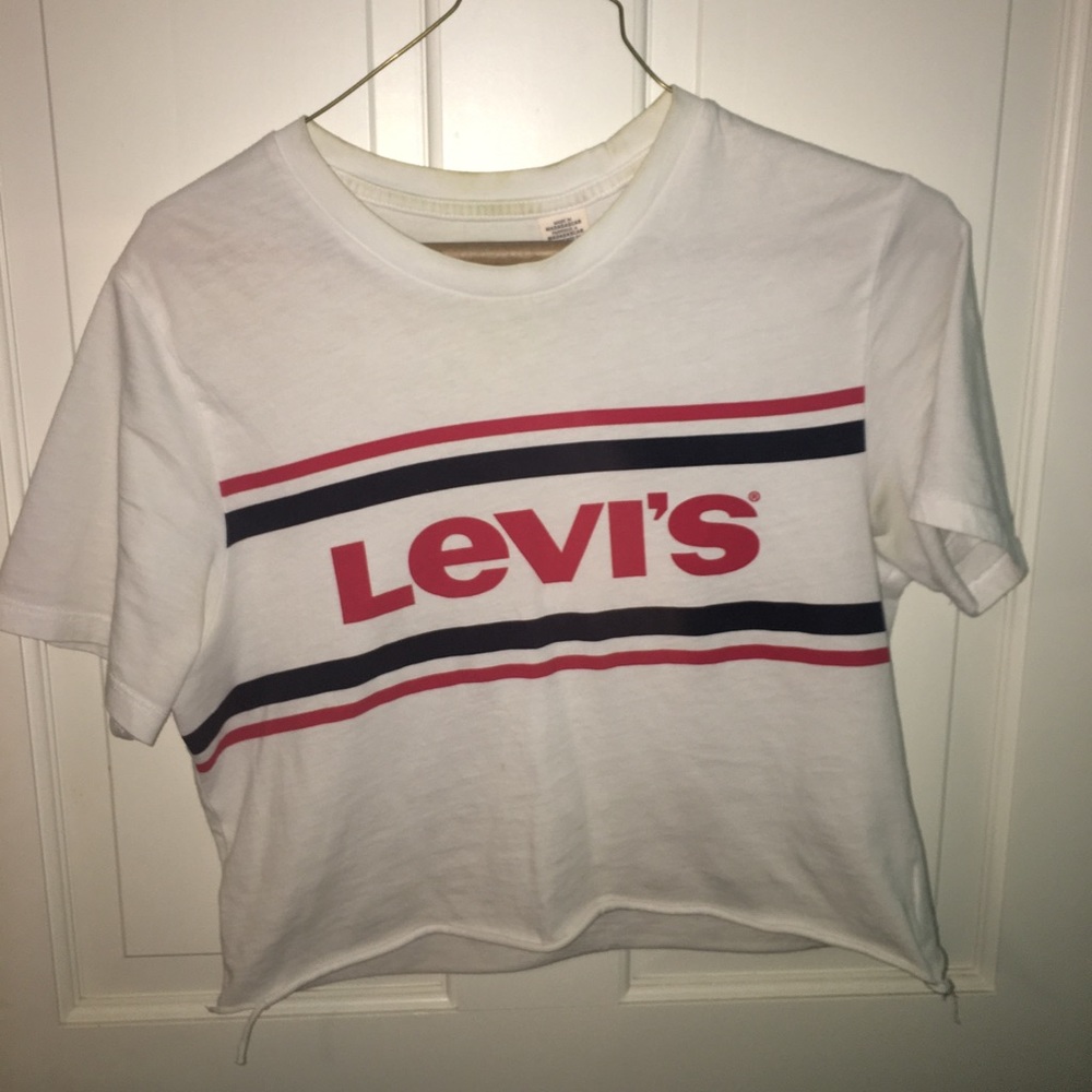 Levi’s cropped tee